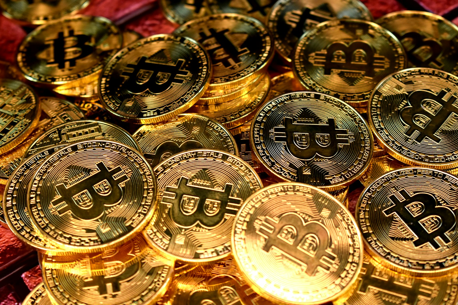 Why Bitcoin price changes so dramatically